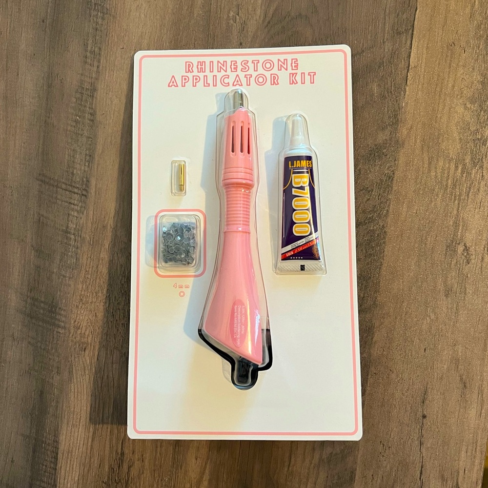 Target Bullseyes Playground Pink Rhinestone Applicator Kit